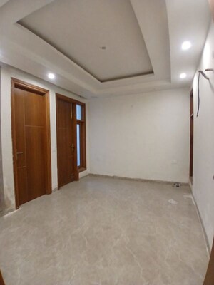 Room in 3 BHK Apartment at Chattarpur – for Rent