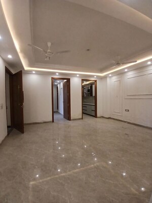 Room in 3 BHK Apartment at Chattarpur – for Rent