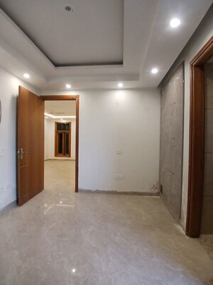 Room in 3 BHK Apartment at Chattarpur – for Rent