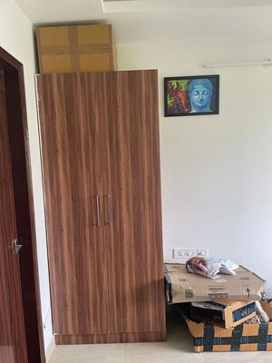 Furnished Amenities in 6 BHK Villa at Greater Kailash I – for Sale