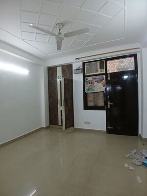 Room in 3 BHK Apartment at Chattarpur – for Rent