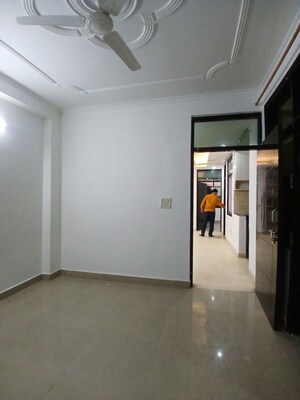 Room in 3 BHK Apartment at Chattarpur – for Rent