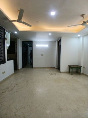 Room in 3 BHK Apartment at Chattarpur – for Rent