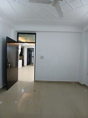 Room in 3 BHK Apartment at Chattarpur – for Rent