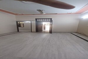 Room in 2 BHK Builder Floor at Sector 42 – for Rent