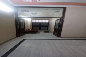 Parking in 2 BHK Builder Floor at Sector 42 – for Rent