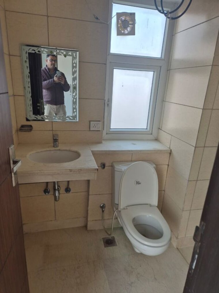 Bathroom, puri-diplomatic-greens-phase-i 3.5 Bedroom 2237 Sq.Ft. Apartment In Sector 111 Gurgaon 10278885