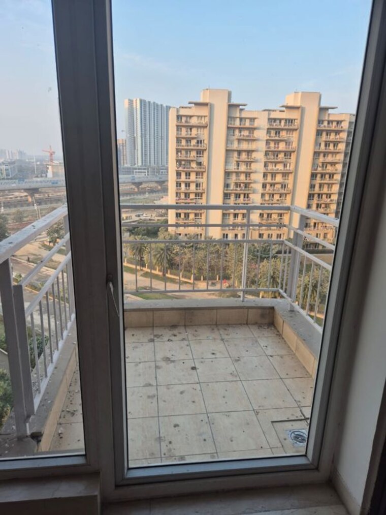 Balcony, puri-diplomatic-greens-phase-i 3.5 Bedroom 2237 Sq.Ft. Apartment In Sector 111 Gurgaon 10278885
