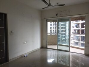 Room in 2 BHK Apartment at Tulipia And Tilia Apartment, Chandivali – for Rent