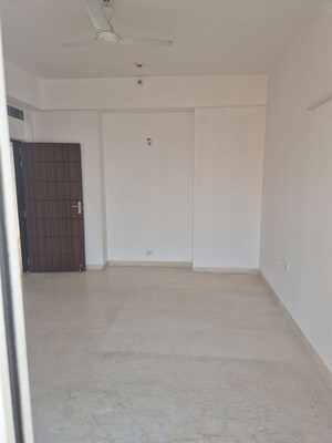 Room in 3.5 BHK Apartment at Puri Diplomatic Greens Phase I, Sector 111 – for Rent