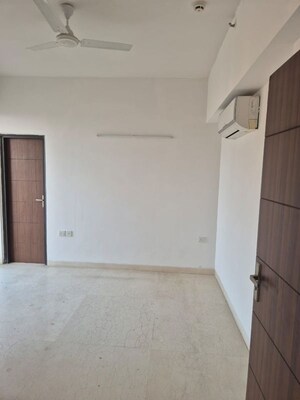 Room in 3.5 BHK Apartment at Puri Diplomatic Greens Phase I, Sector 111 – for Rent