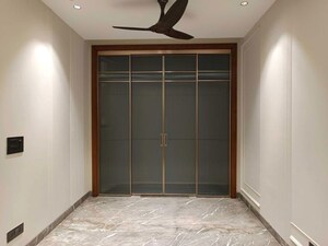 Room in 6 BHK Villa at Vasant Vihar – for Sale