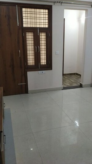 Room in 2.5 BHK Builder Floor at Sector 46 – for Rent