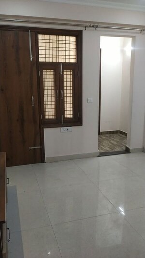 Room in 2.5 BHK Builder Floor at Sector 46 – for Rent