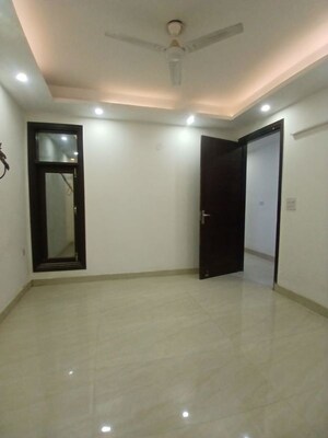 Room in 3 BHK Apartment at Chattarpur – for Rent