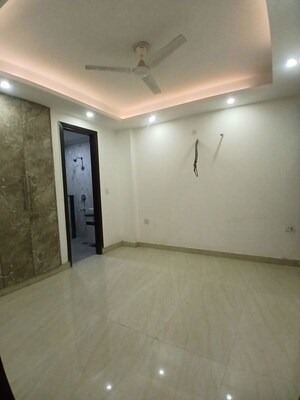 Room in 3 BHK Apartment at Chattarpur – for Rent