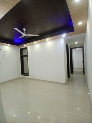 Room in 3 BHK Apartment at Chattarpur – for Rent