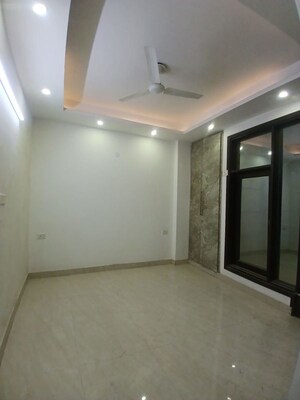 Room in 3 BHK Apartment at Chattarpur – for Rent