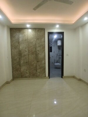 Room in 3 BHK Apartment at Chattarpur – for Rent