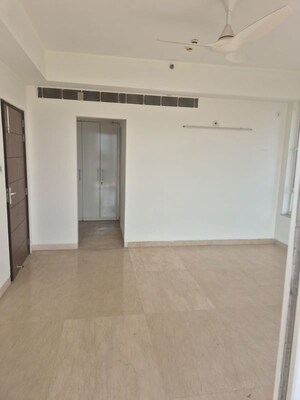 Room in 4 BHK Apartment at Puri Diplomatic Greens Phase I, Sector 111 – for Rent