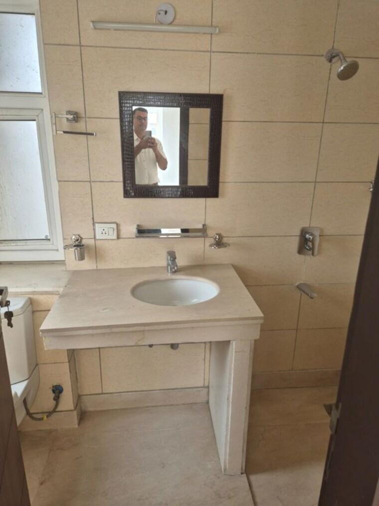 Bathroom, puri-diplomatic-greens-phase-i 4 Bedroom 2950 Sq.Ft. Apartment In Sector 111 Gurgaon 10278976