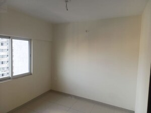 Room in 1 BHK Apartment at Omkar Signet, Malad East – for Rent