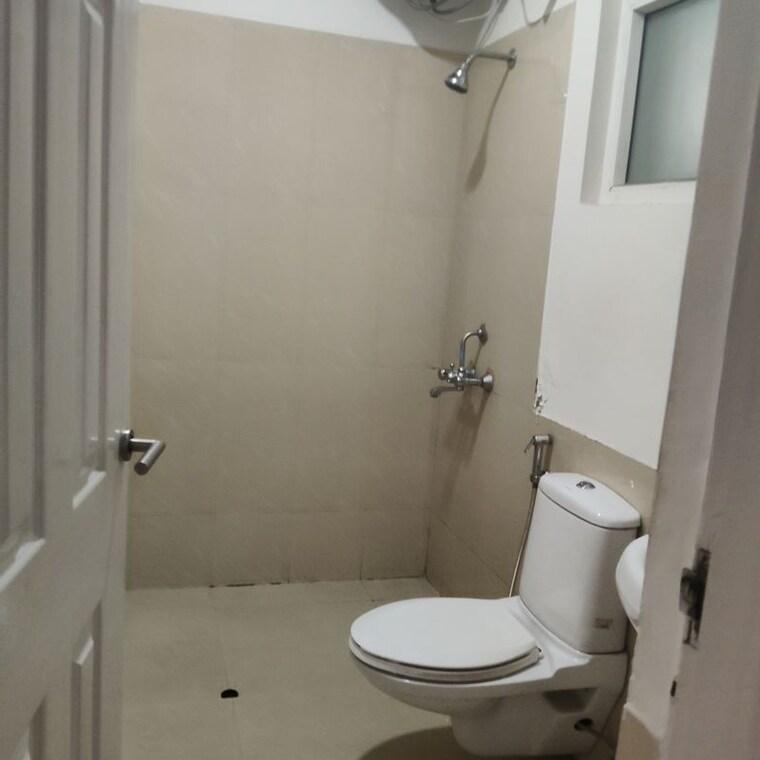 Bathroom, emaar-emerald-hills-phase-2 3 Bedroom 1450 Sq.Ft. Apartment In Sector 65 Gurgaon 10278963