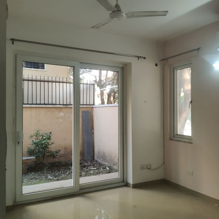 Room, emaar-emerald-hills-phase-2 3 Bedroom 1450 Sq.Ft. Apartment In Sector 65 Gurgaon 10278963