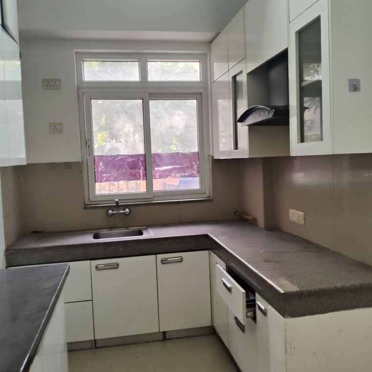 Kitchen, emaar-emerald-hills-phase-2 3 Bedroom 1450 Sq.Ft. Apartment In Sector 65 Gurgaon 10278963