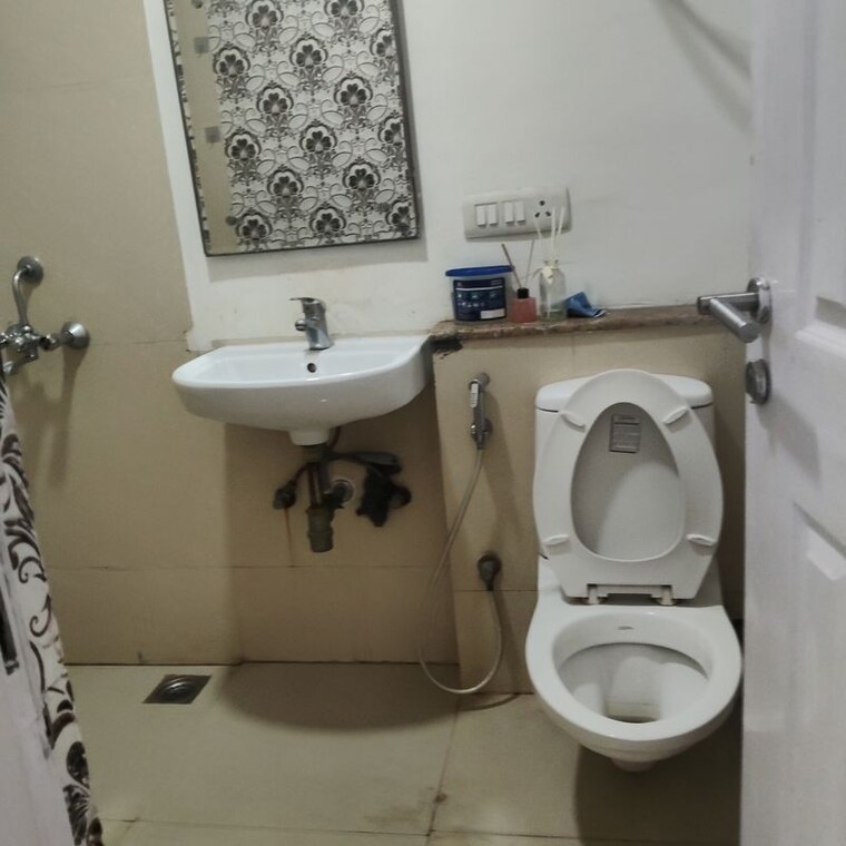 Bathroom, emaar-emerald-hills-phase-2 3 Bedroom 1450 Sq.Ft. Apartment In Sector 65 Gurgaon 10278963