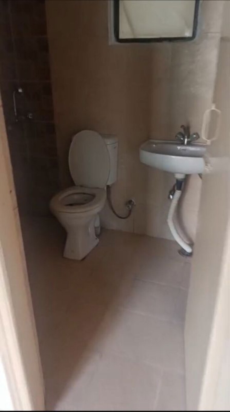 Bathroom, sg-impressions-58 2.5 Bedroom 1350 Sq.Ft. Apartment In Raj Nagar Extension Ghaziabad 10279014