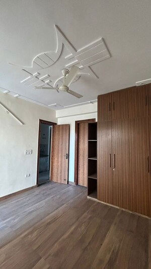 Room in 2 BHK Builder Floor at Delta I Greater Noida – for Rent
