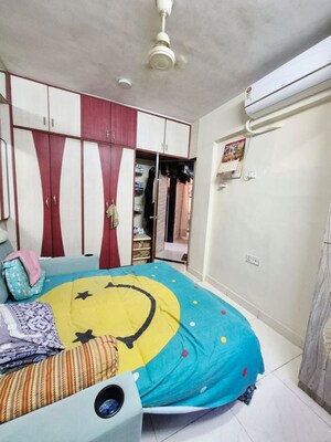 Team Area in 1 BHK Apartment at Evershine Insat CHS, Kandivali East – for Rent