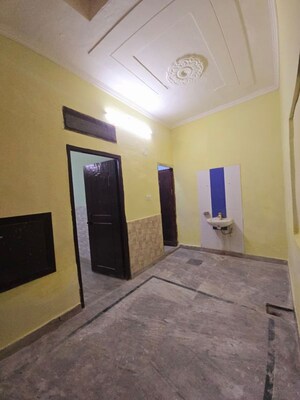Room in 5 BHK Villa at Sushant Lok I – for Sale