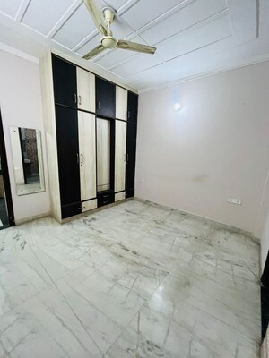 Room in 2 BHK Builder Floor at Sector 57 – for Rent