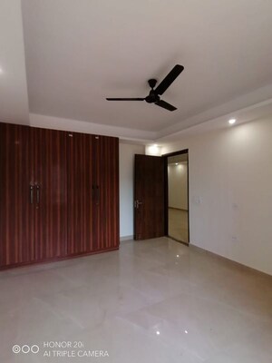 Room in 1 BHK Builder Floor at Sector 51 – for Rent