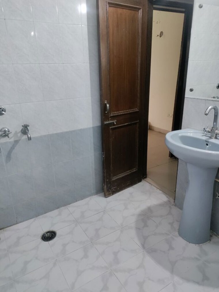 Bathroom, sector 9 panchkula 1.5 Bedroom 650 Sq.Ft. Independent House In Sector 9 Panchkula Panchkula 10279080