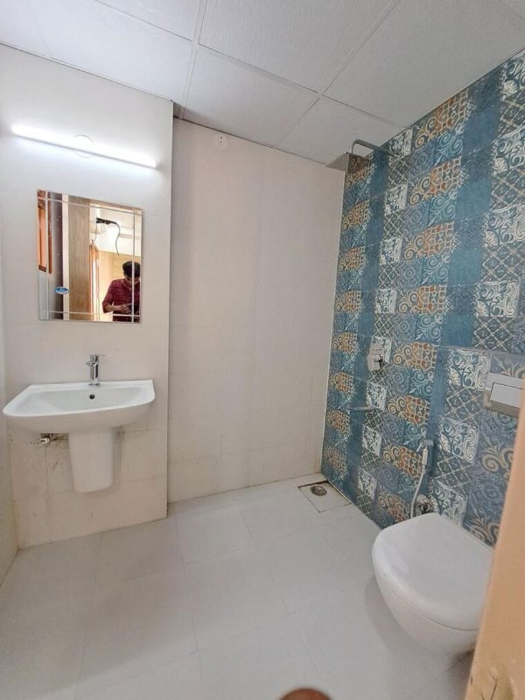 Bathroom, sector 57 3 Bedroom 1836 Sq.Ft. Builder Floor In Sector 57 Gurgaon 10279155