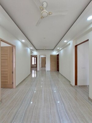 Building Lobby in 3 BHK Builder Floor at Sector 57 – for Rent