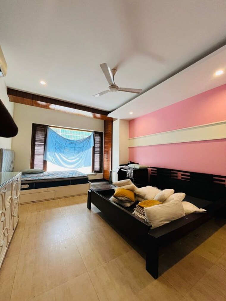 Bedroom, sector 57 3 Bedroom 3078 Sq.Ft. Builder Floor In Sector 57 Gurgaon 10279171