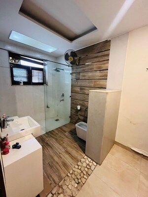 Team Area in 3 BHK Builder Floor at Sector 57 – for Rent