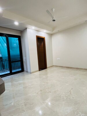 Room in 3 BHK Builder Floor at Sector 57 – for Rent