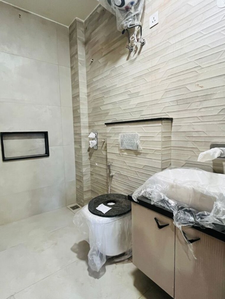 Bathroom, sector 57 3 Bedroom 1926 Sq.Ft. Builder Floor In Sector 57 Gurgaon 10279194