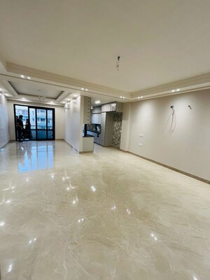 Room in 3 BHK Builder Floor at Sector 57 – for Rent