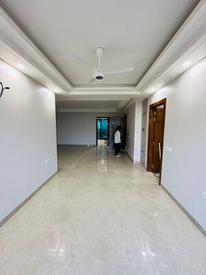 Room in 3 BHK Builder Floor at Sector 57 – for Rent