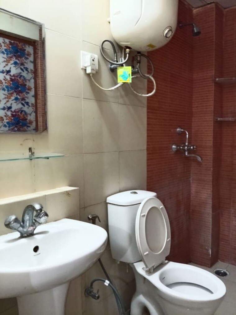Bathroom, mahagun-mywoods 3 Bedroom 1235 Sq.Ft. Apartment In Sector 16c Greater Noida Greater Noida 10279202
