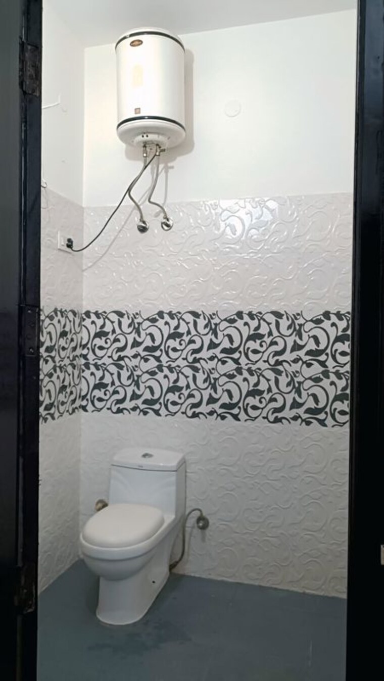 Bathroom, indira colony 2 2 Bedroom 1100 Sq.Ft. Builder Floor In Indira Colony 2 Gurgaon 10279182