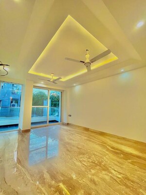 Room in 3 BHK Builder Floor at Sector 57 – for Rent