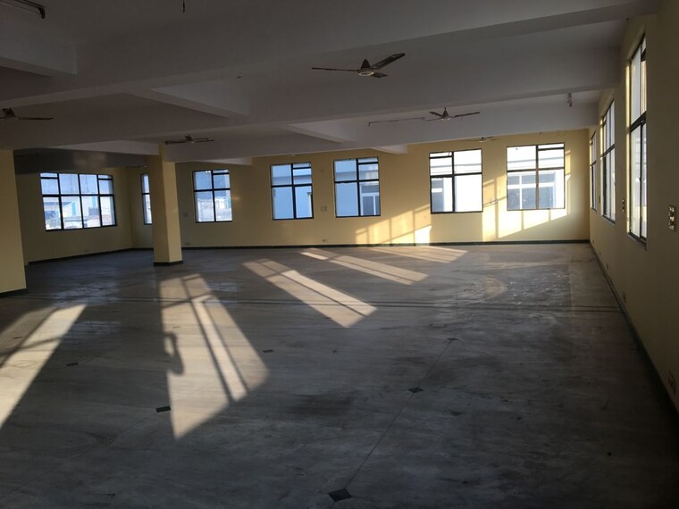  Parking, sector 67 Commercial Office Space 5800 Sq.Ft. In Sector 67 Noida 10279166