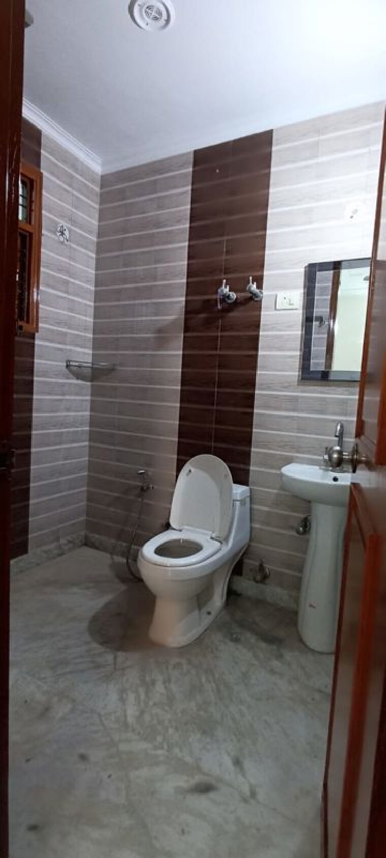 Bathroom, indira colony 3 Bedroom 1500 Sq.Ft. Builder Floor In Indira Colony Gurgaon 10279319
